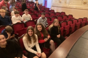 Žáci 2. stupně v Městském divadle Znojmo