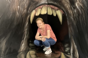 085
