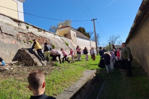 aff8a640-54ca-437f-8264-ba4b698fc87f