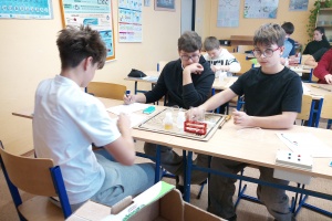 Zkoumání vlastností látek v 8. třídě