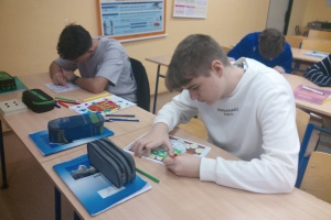 Výchova ke zdraví: Deváťáci relaxovali u vánočních mandal